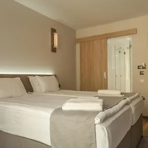 Hotel Hugo, Warna